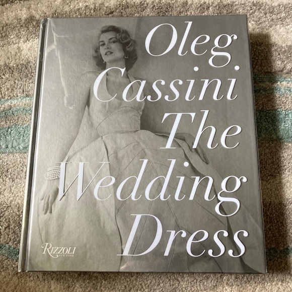 2010 Oleg Cassini The Wedding dress book